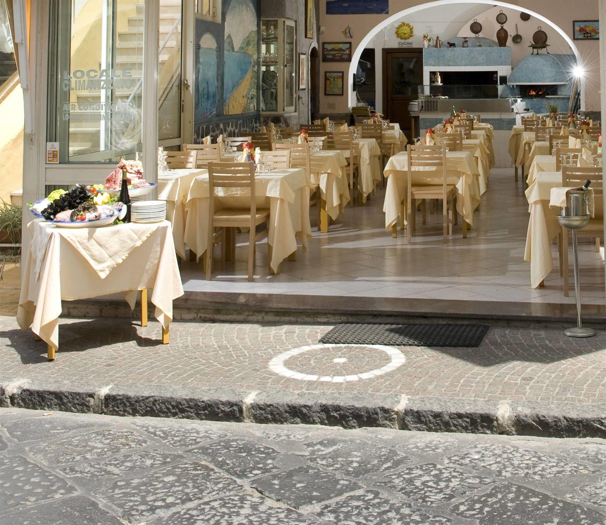 Hotel Da Raffaele Ischia Exteriör bild